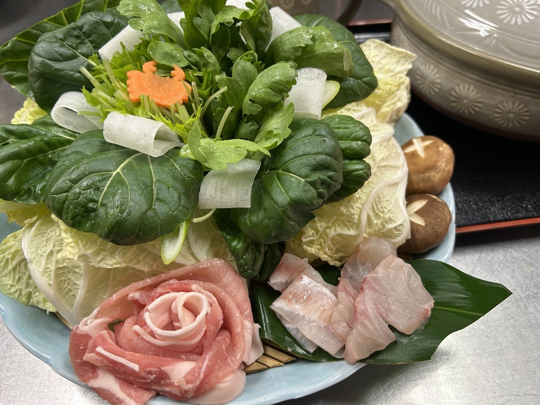 松葉カニお２人で約2.5杯　やき蟹ともやい鍋コース 　のんびり部屋食