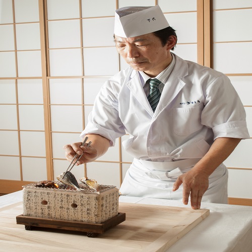 料理長が客室で調理