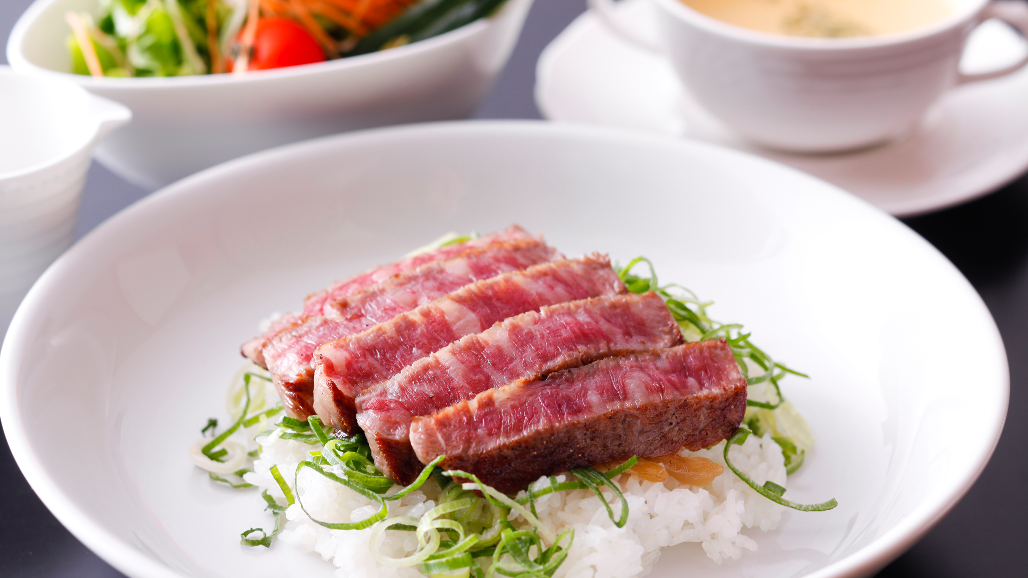 【島グルメランチ】淡路牛と淡路野菜のステーキ丼