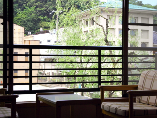 大谷川沿岸的房间阳台