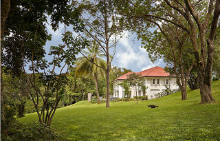 コロニアル　マナー　外観