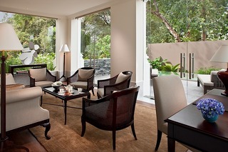 コロニアル　マナー　リビングルーム