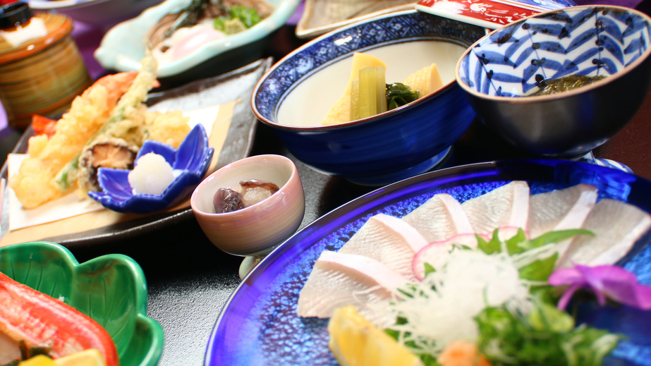 【当館人気No．1】観光も食も満足したいならコレ！天然物の海の幸☆旬魚満載会席プラン