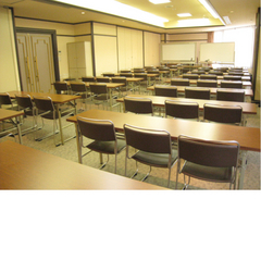 ２号館　１０会議室　スクール　５０名