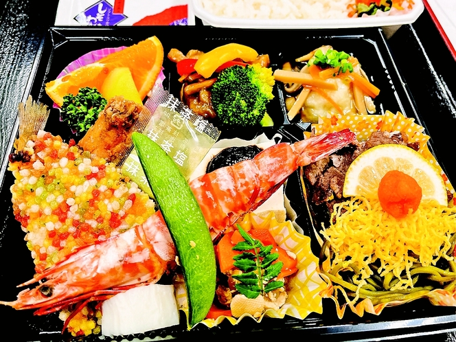 山口県名物をふんだんに取り入れた御夕食のお弁当♪(*^^*)