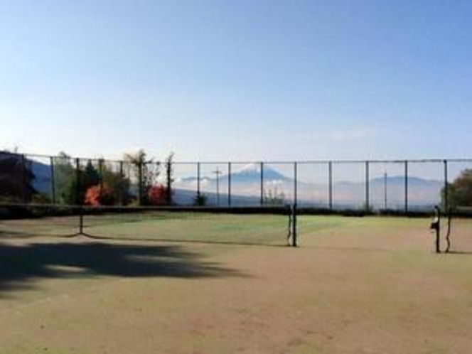 テニスコートから富士山♪