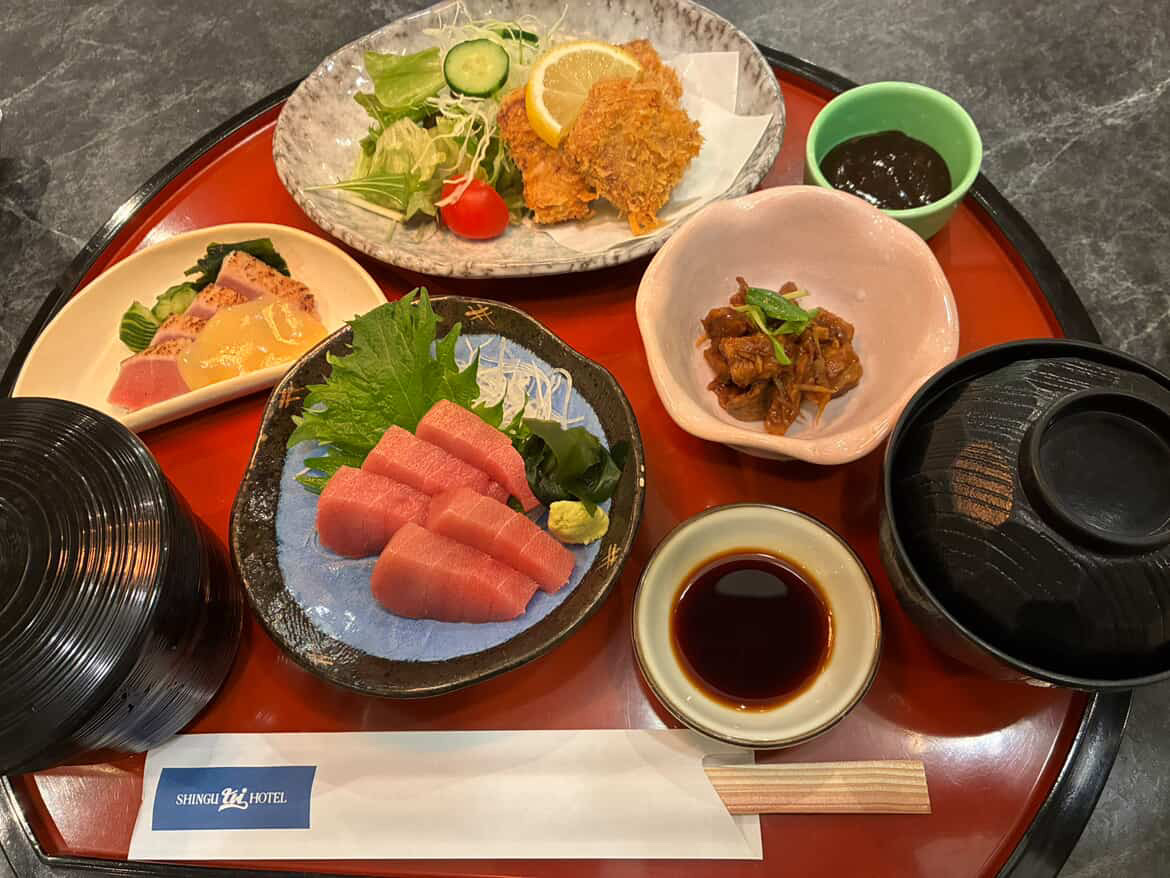 生まぐろづくし定食