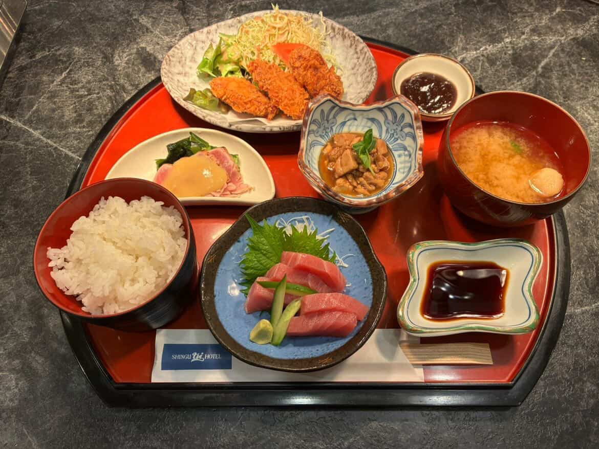 生まぐろづくし定食
