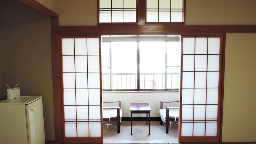 *客室/高台にあるお部屋からは小田の浜ビーチが見えます。
