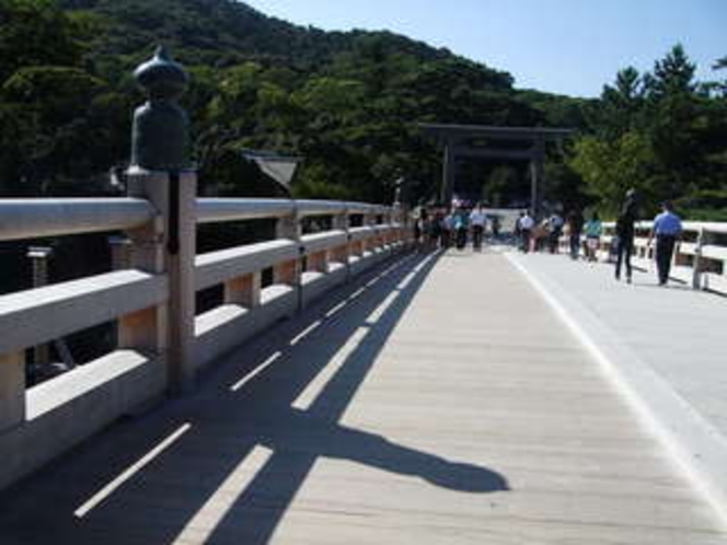 伊勢神宮内宮さんの宇治橋です