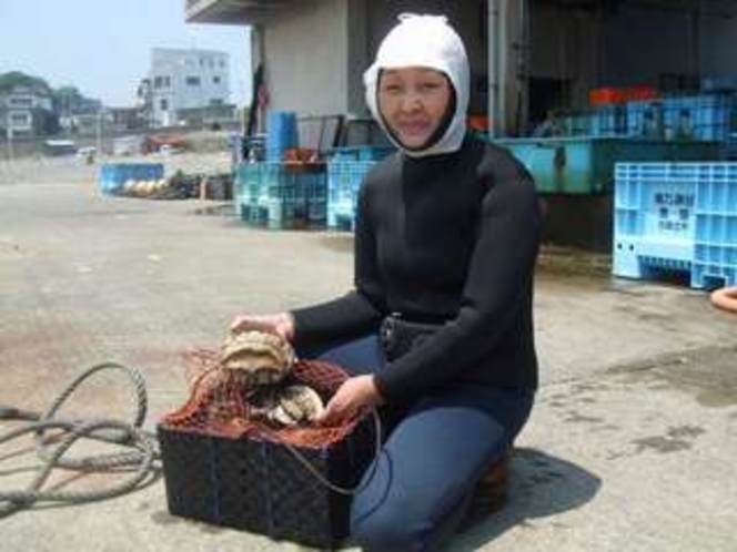 浜栄の大女将、現役の海女さんですよ