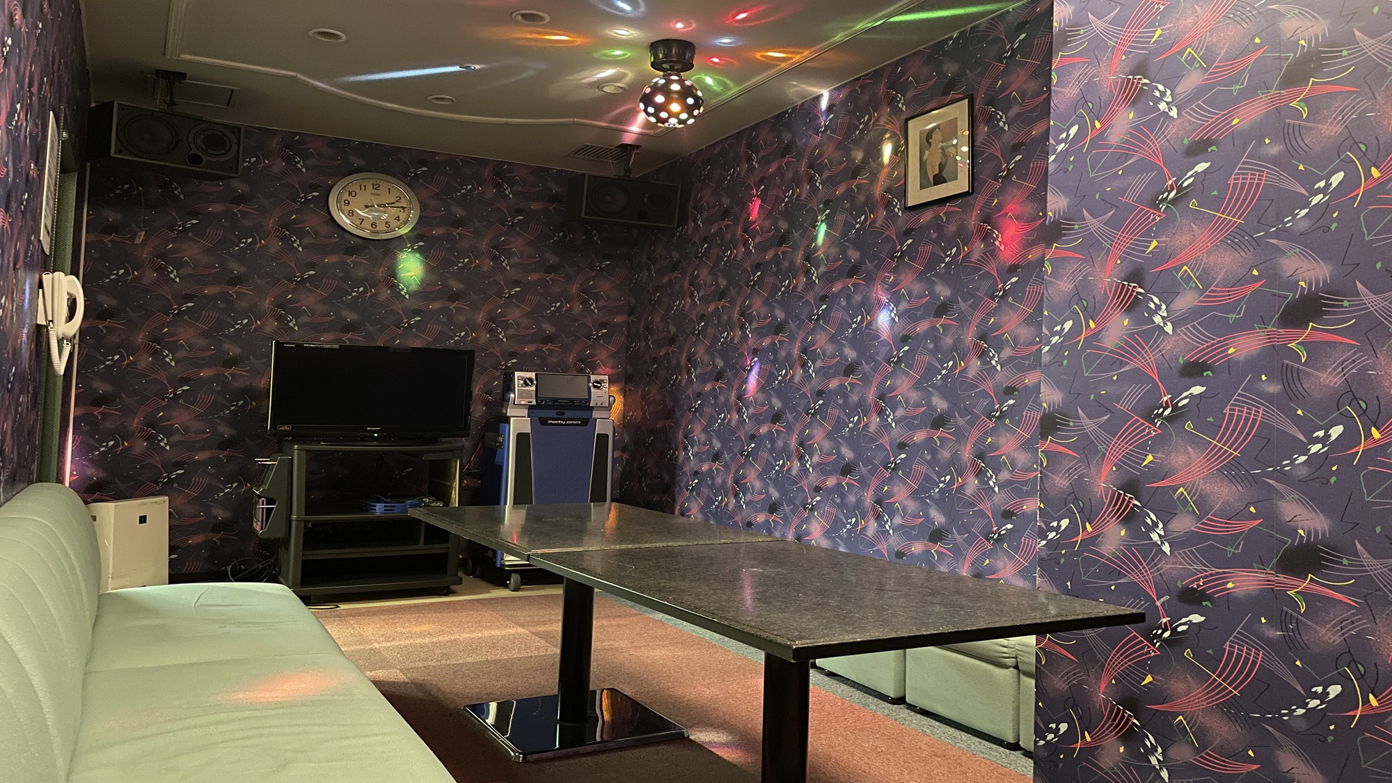 カラオケルーム