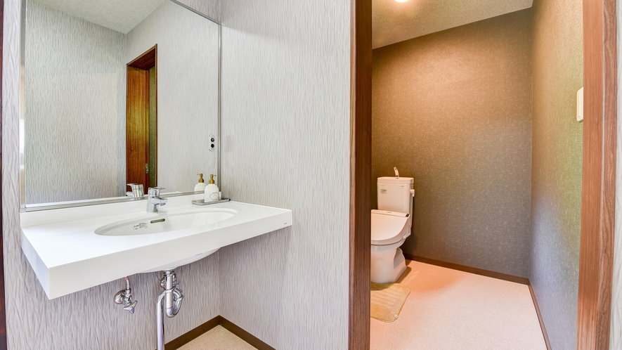 *■離れ和室14畳一例■洗面とトイレ付きのお部屋です。
