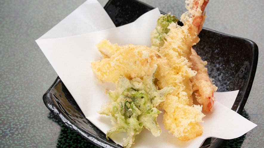 *■天ぷら（お料理一例）■四季折々の食材を使用した会席料理。