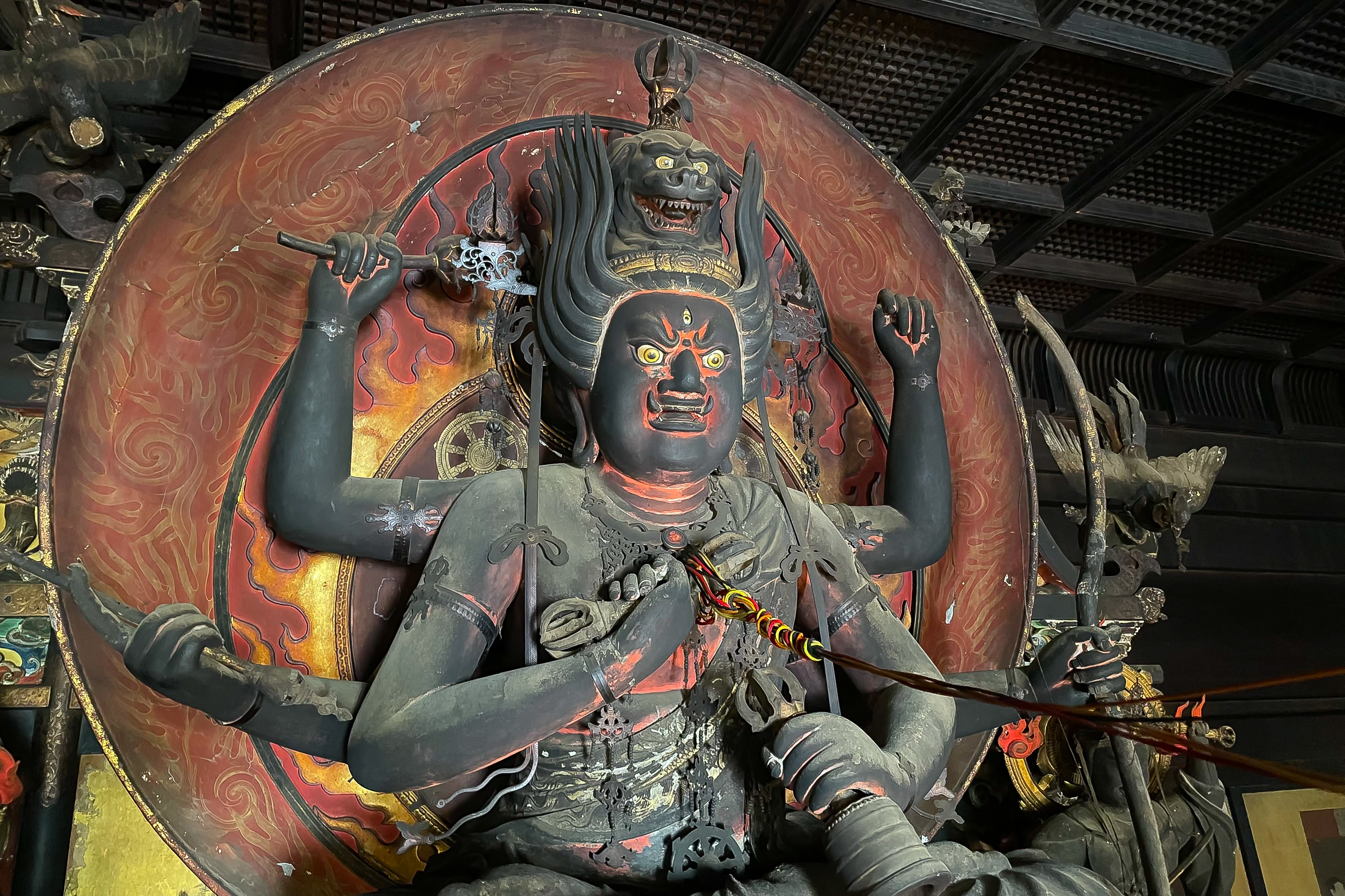 本堂に安置される愛染明王様