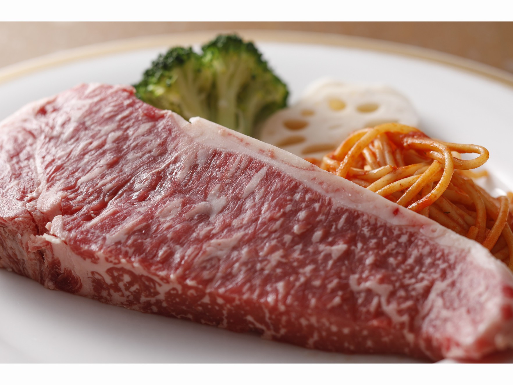 【温泉SALE】柔らかい淡路牛ステーキを、メインに豪華9品のフルコースディナー、