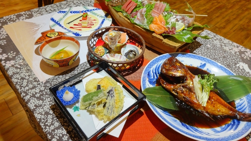 【海鮮満喫プラン】金目鯛・伊豆牛・鮑・地魚舟盛り｜伊豆の4大美味を味わう大人の美食旅