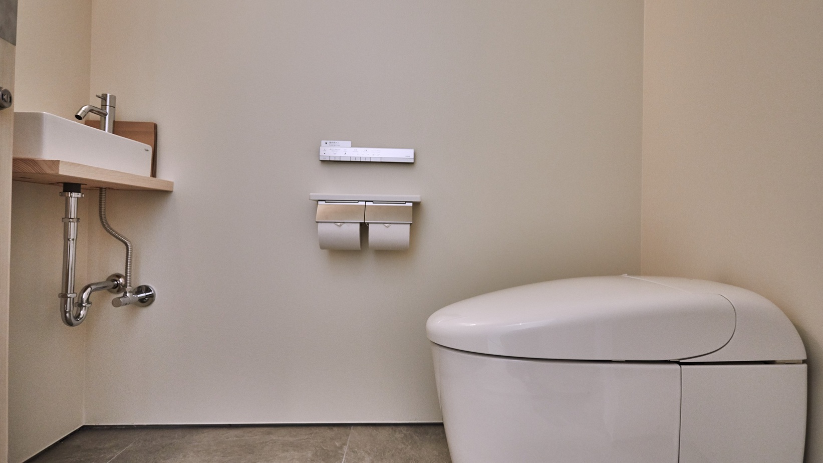 プライベートサウナスイート・トイレ