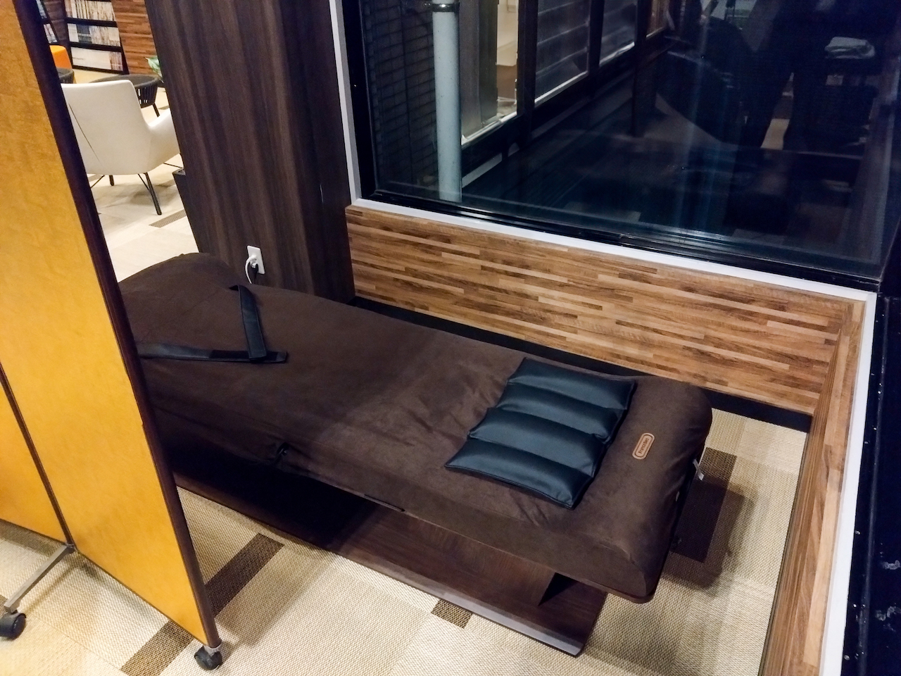 横になったまま全身マッサージしていただけます。