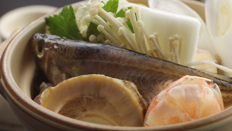 ■冬◇寿スタンダード一例･･海鮮鍋にはその日おすすめの鮮魚を使用しております。海の幸をご堪能あれ♪
