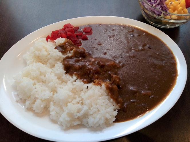 カレーは日替わりで数種類！