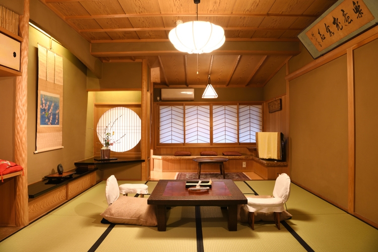 【部屋食】【スタンダード】京都の中心で過ごすひと時◆月替わり京懐石を愉しむ