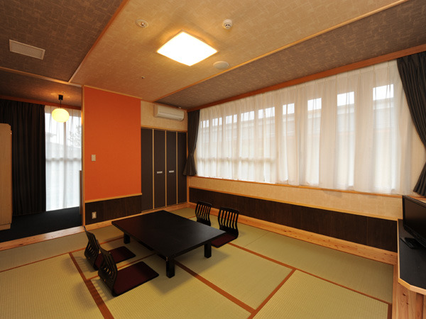 日式現代客房：帶衛生間的私人房間，深受家庭歡迎♪
