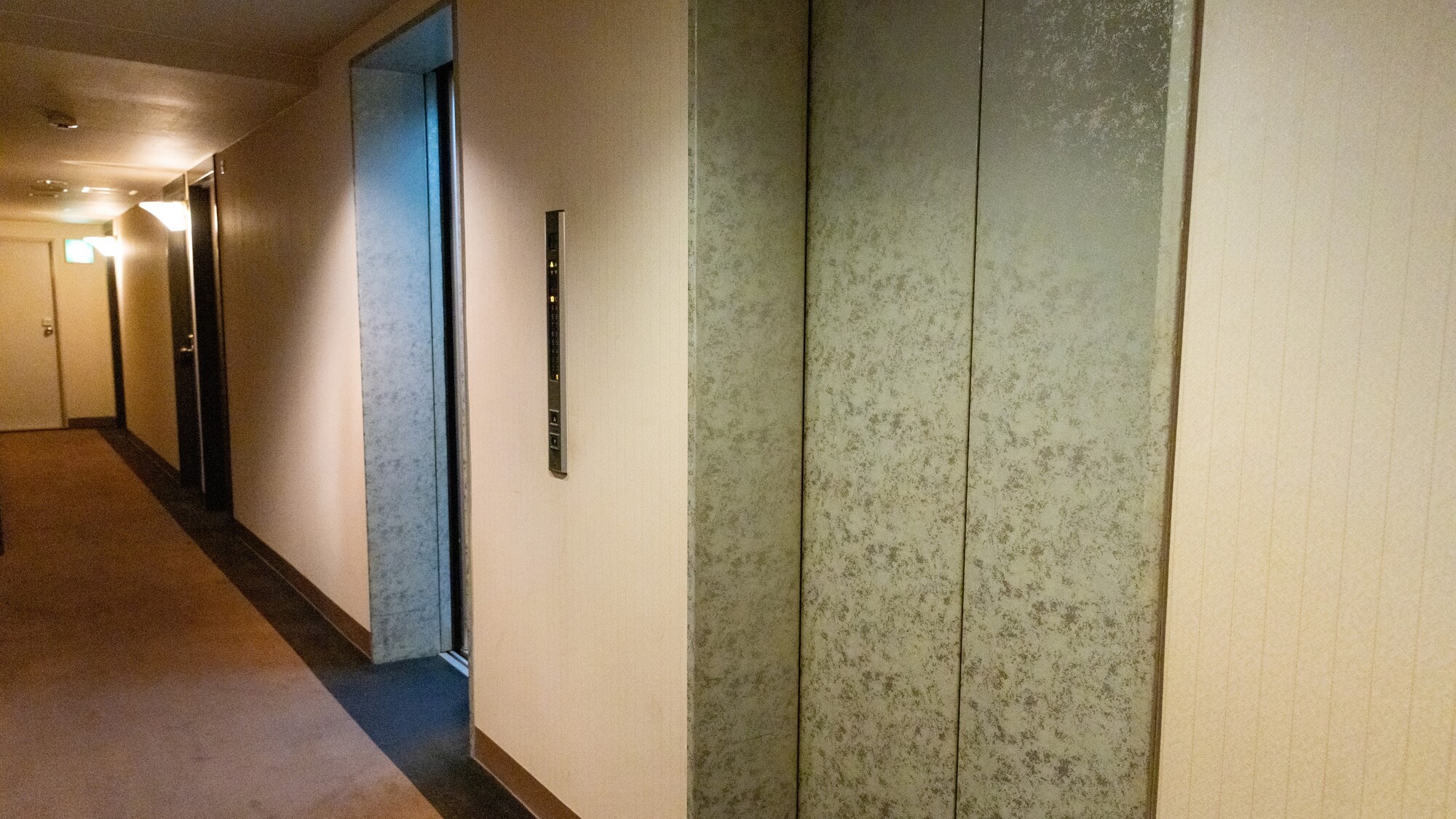 エレベーターホール