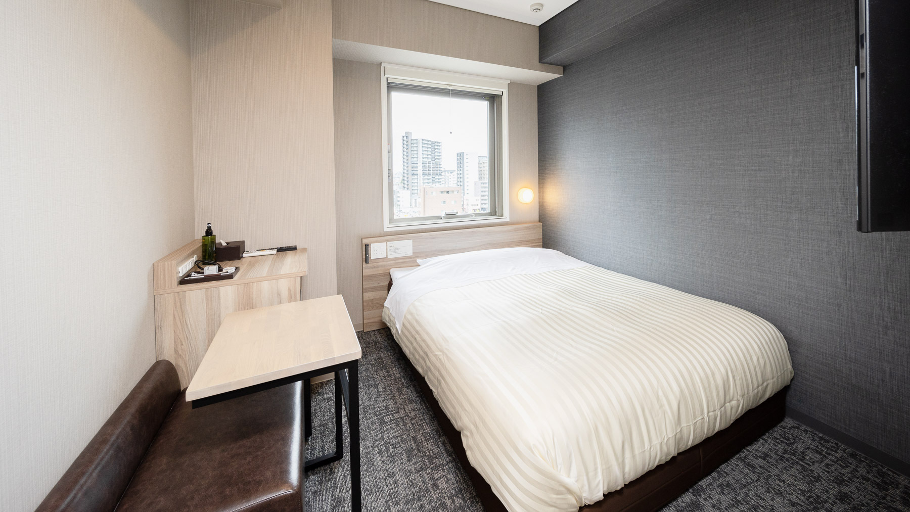 【本館】スタンダードルーム【150cm幅ダブルベッド１台】