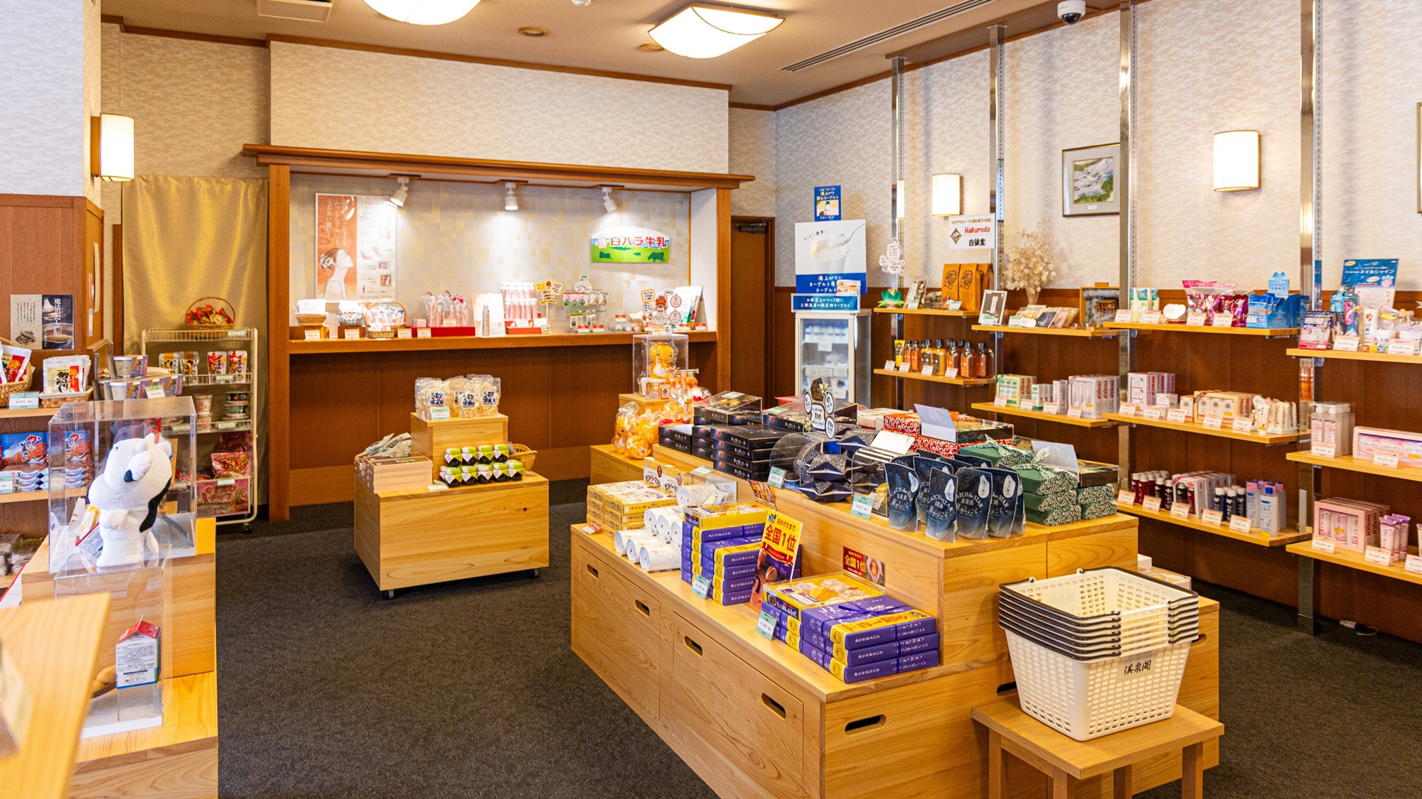 *お土産処/鳥取のお土産品がズラリ！旅の思い出にどうぞ。