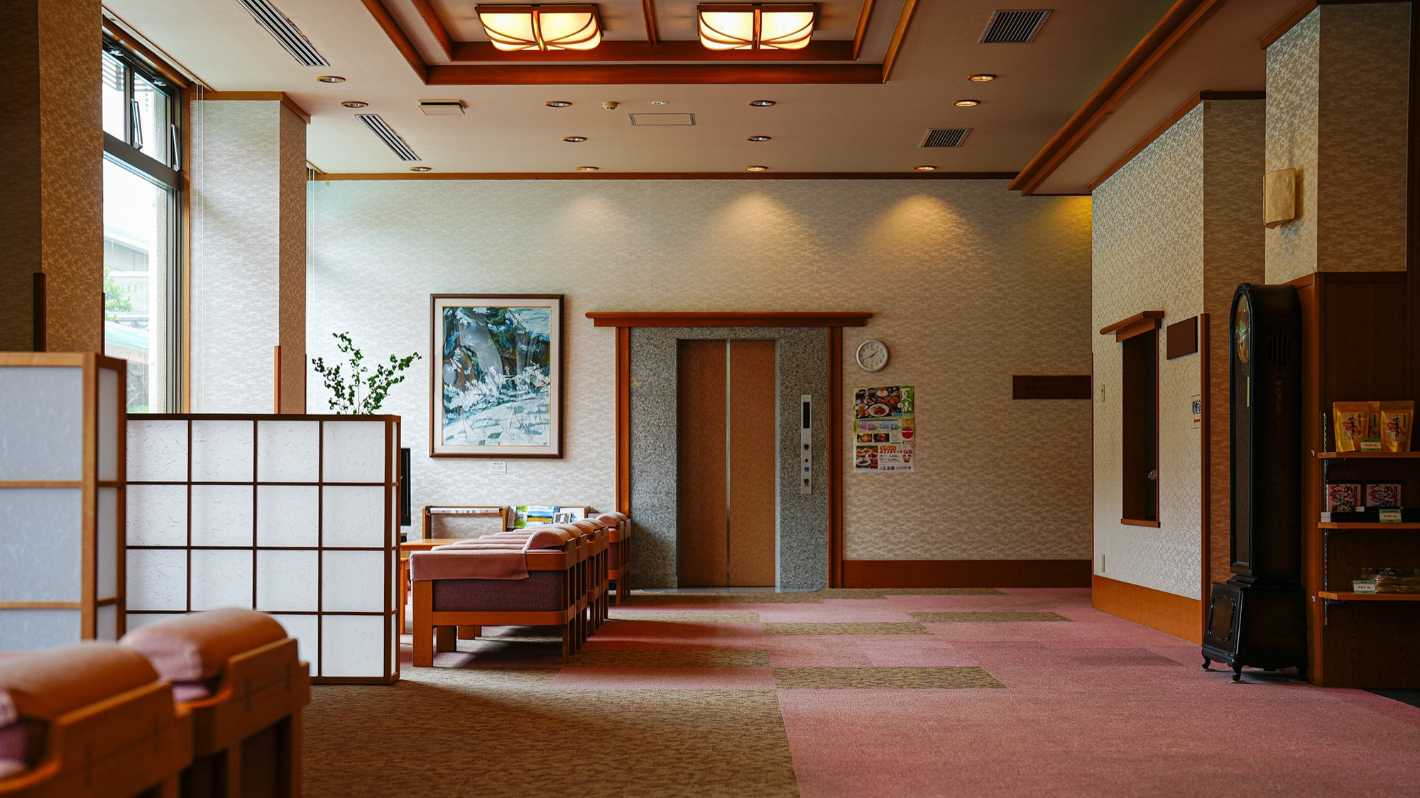 *【ロビー】清流のせせらぎが美しい三朝川の景観を眺めながらのんびりとお寛ぎください。