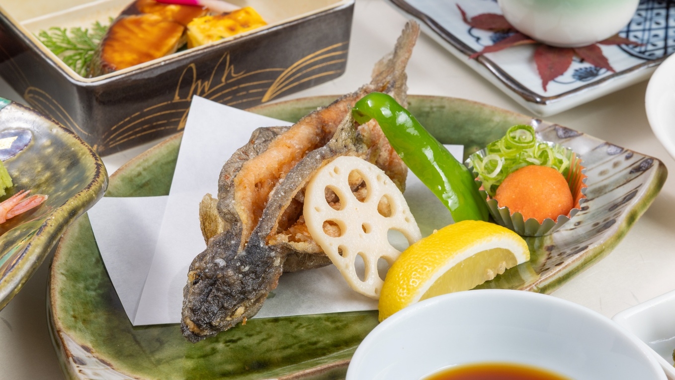 【里山料理を堪能】大自然の恵みたっぷり！山の幸、川の幸・あまごを使った里山料理でおもてなし♪