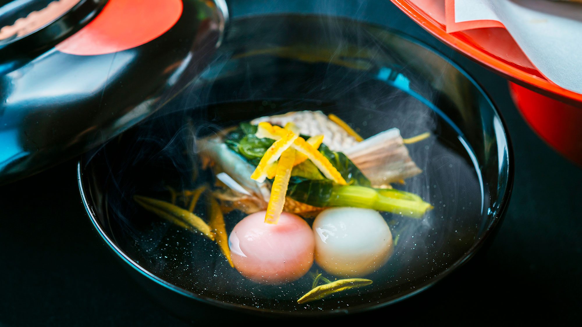 【夕食一例：家族でお祝いプラン】お祝いの席にふさわしい、鯛の姿焼きが付いた御祝膳をご用意いたします。