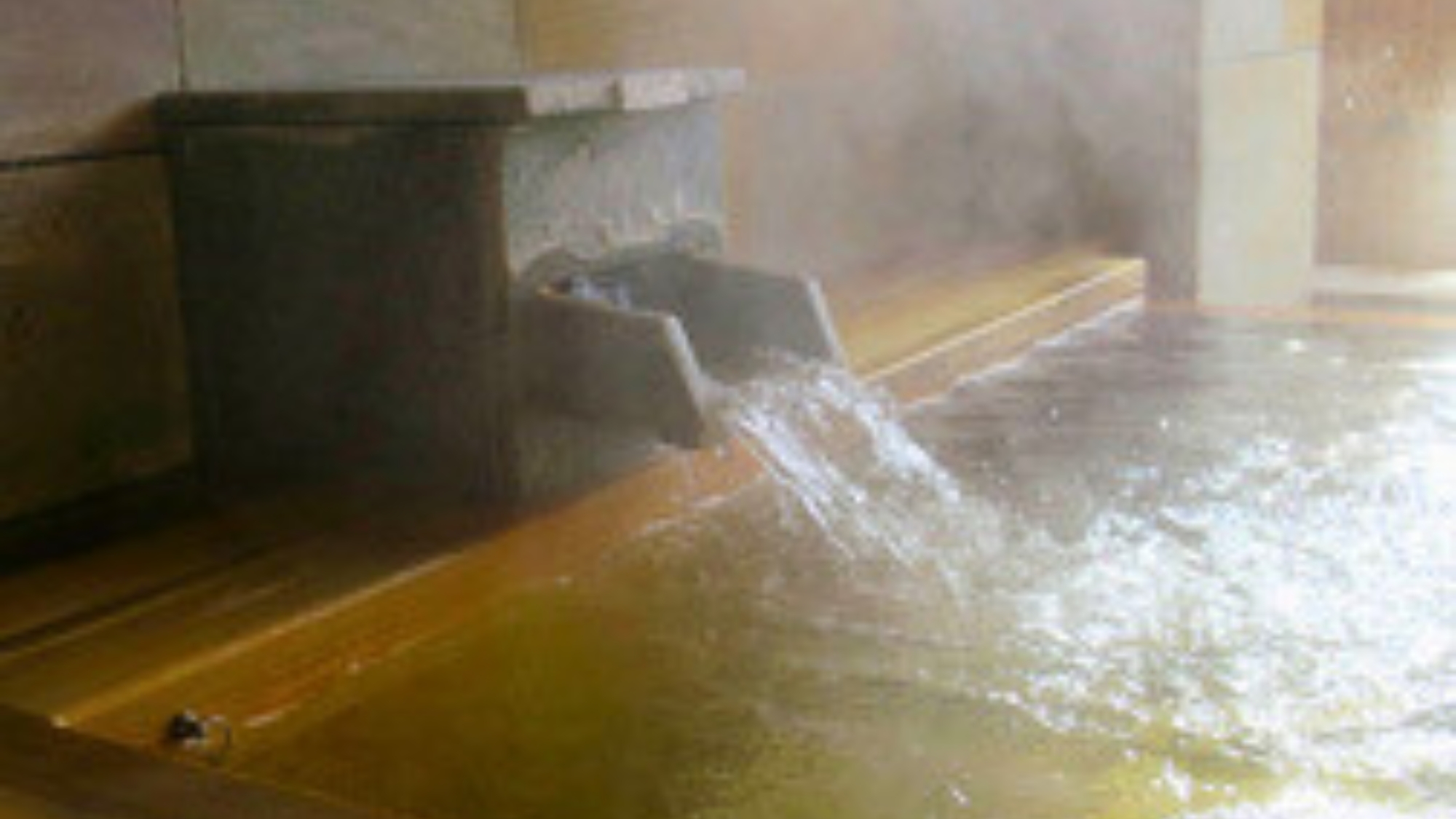 お風呂は、２つの内湯があり、いずれも奥道後温泉の源泉かけ流し。体を芯まで温かくしてくれます♪