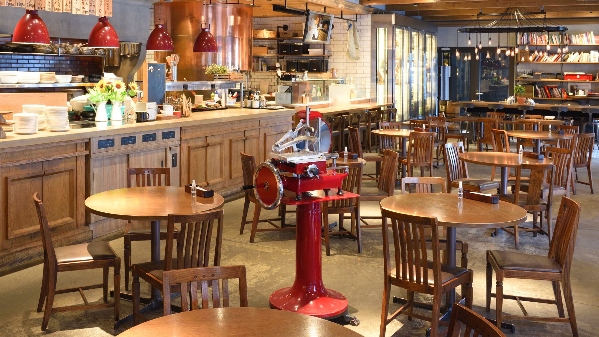 【サルヴァトーレクオモ市場 博多】店内