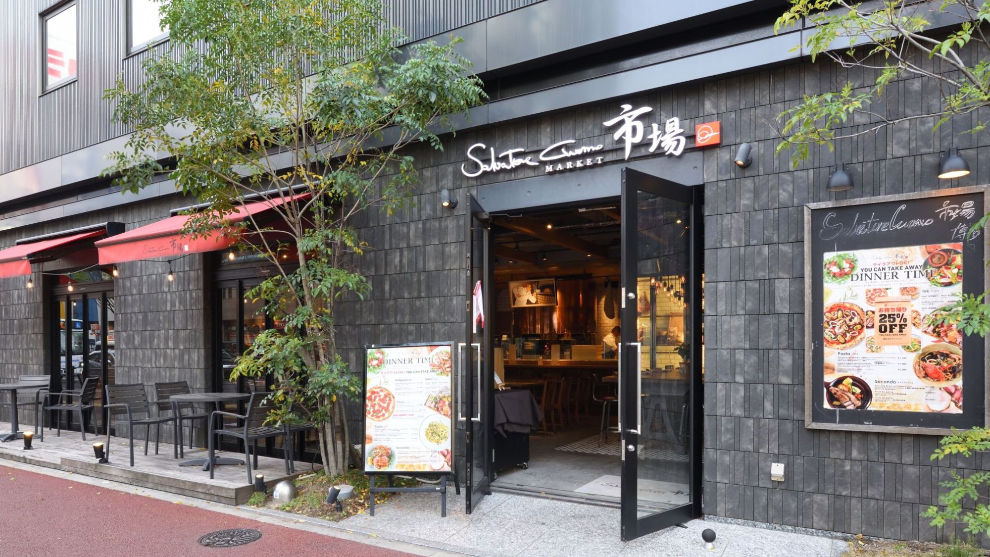 【サルヴァトーレクオモ市場 博多】外観