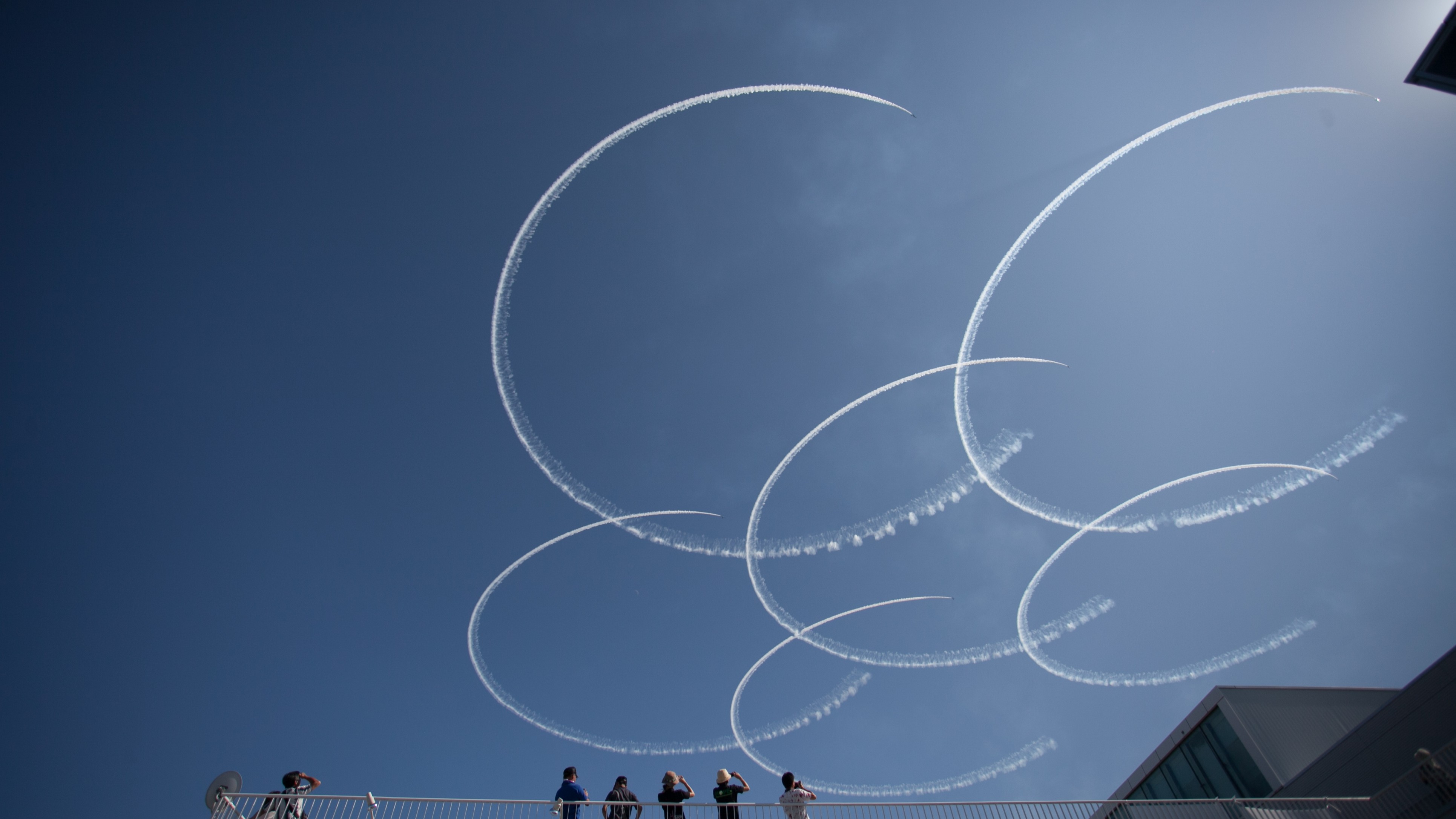 大空に「夢・感動」を描くアクロバットチーム　～ブルーインパルス～