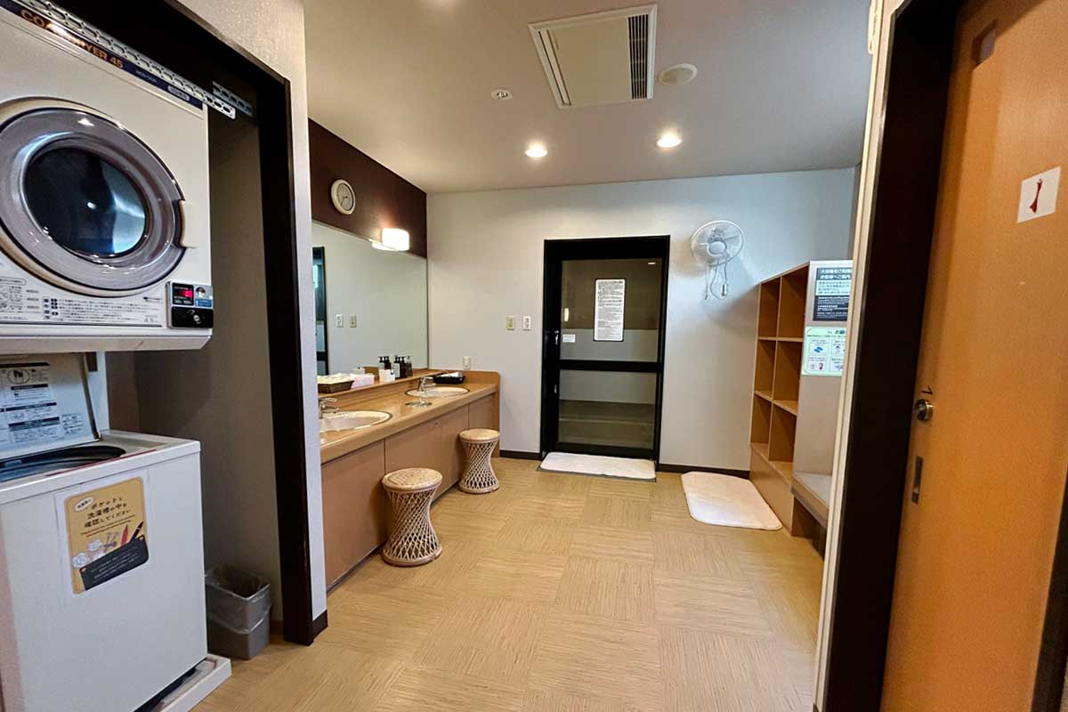 女性大浴場脱衣所①