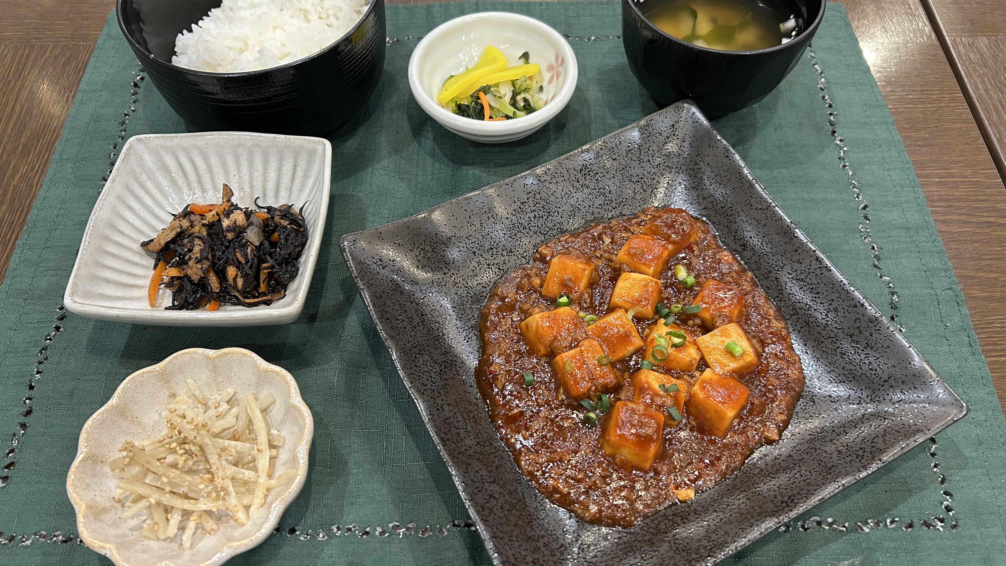 【花々亭】日替わり定食付プラン・メニュー例「本格四川風マーボー豆腐定食」