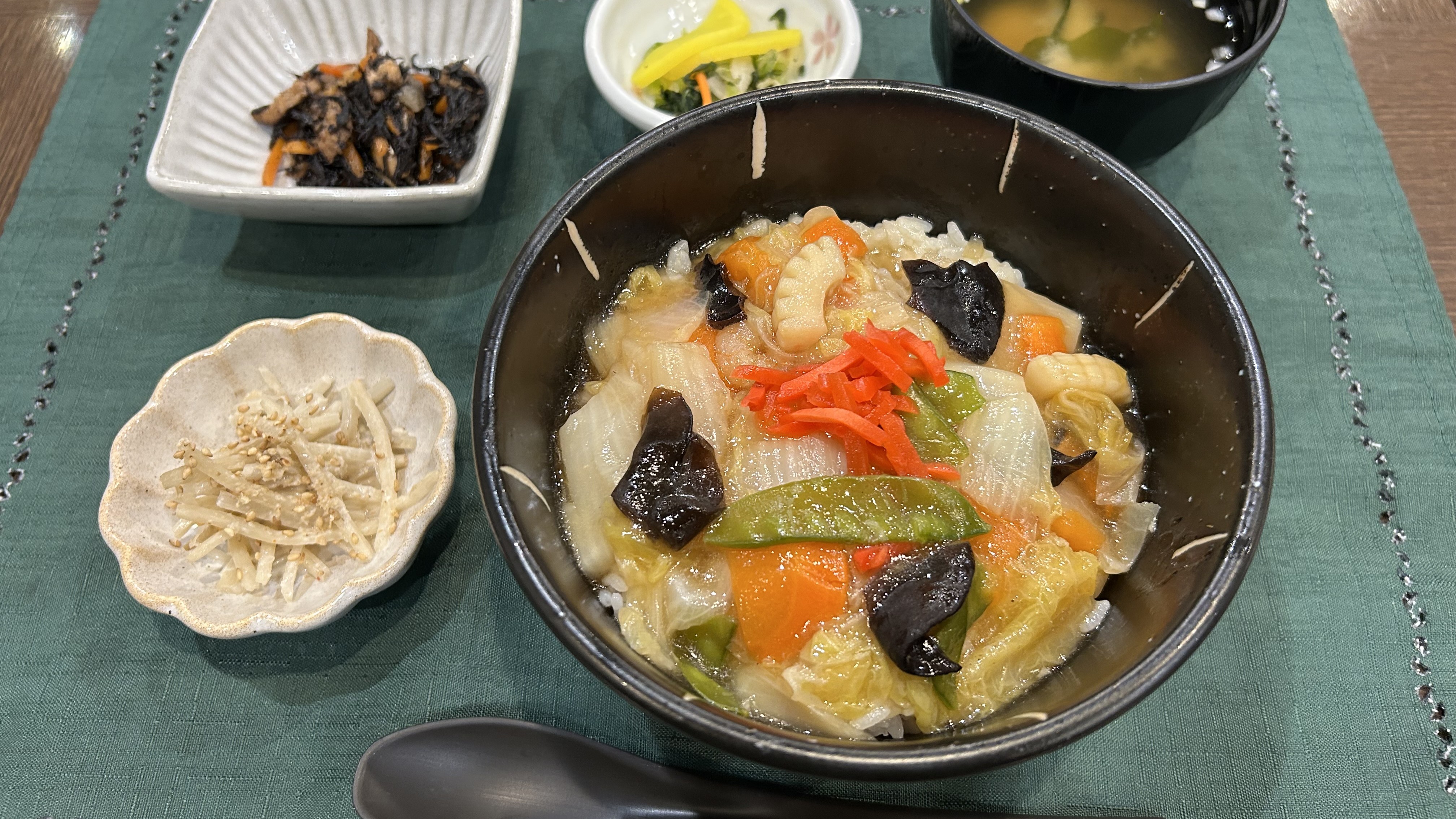 【花々亭】日替わり定食付プラン・メニュー例「中華丼定食」