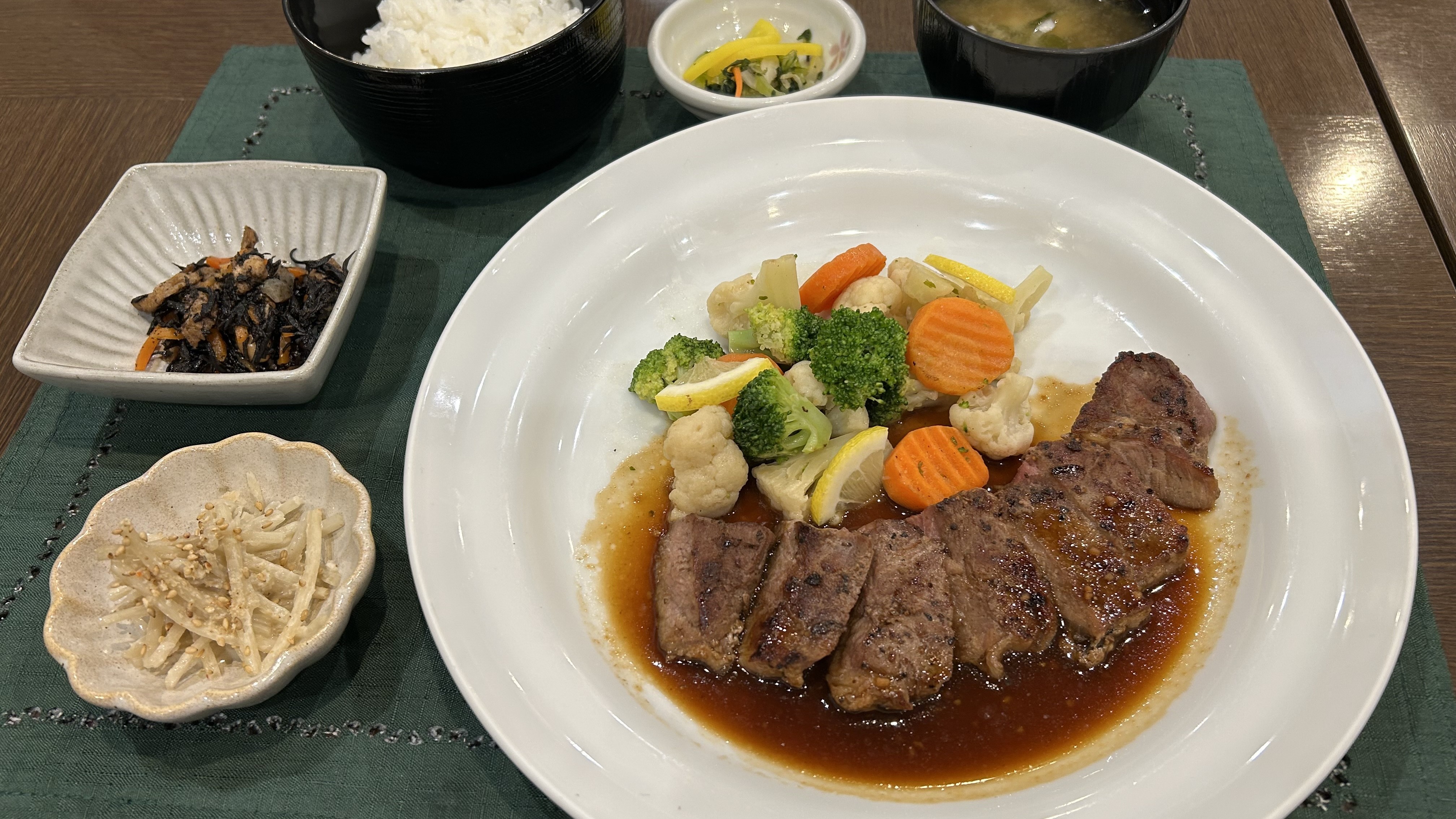 【花々亭】日替わり定食付プラン・メニュー例「ステーキ定食」