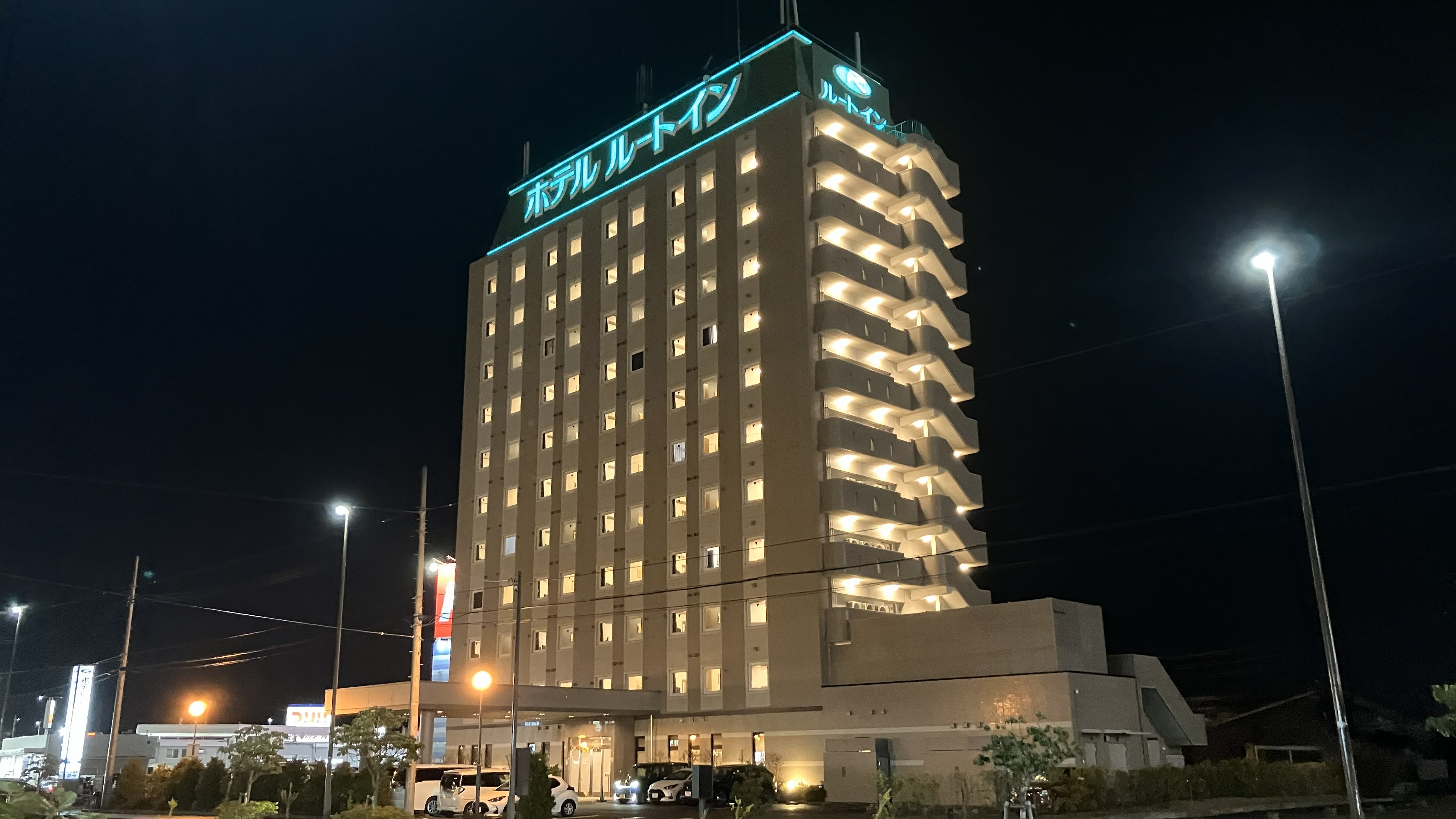 ホテル外観夜景（南側より）