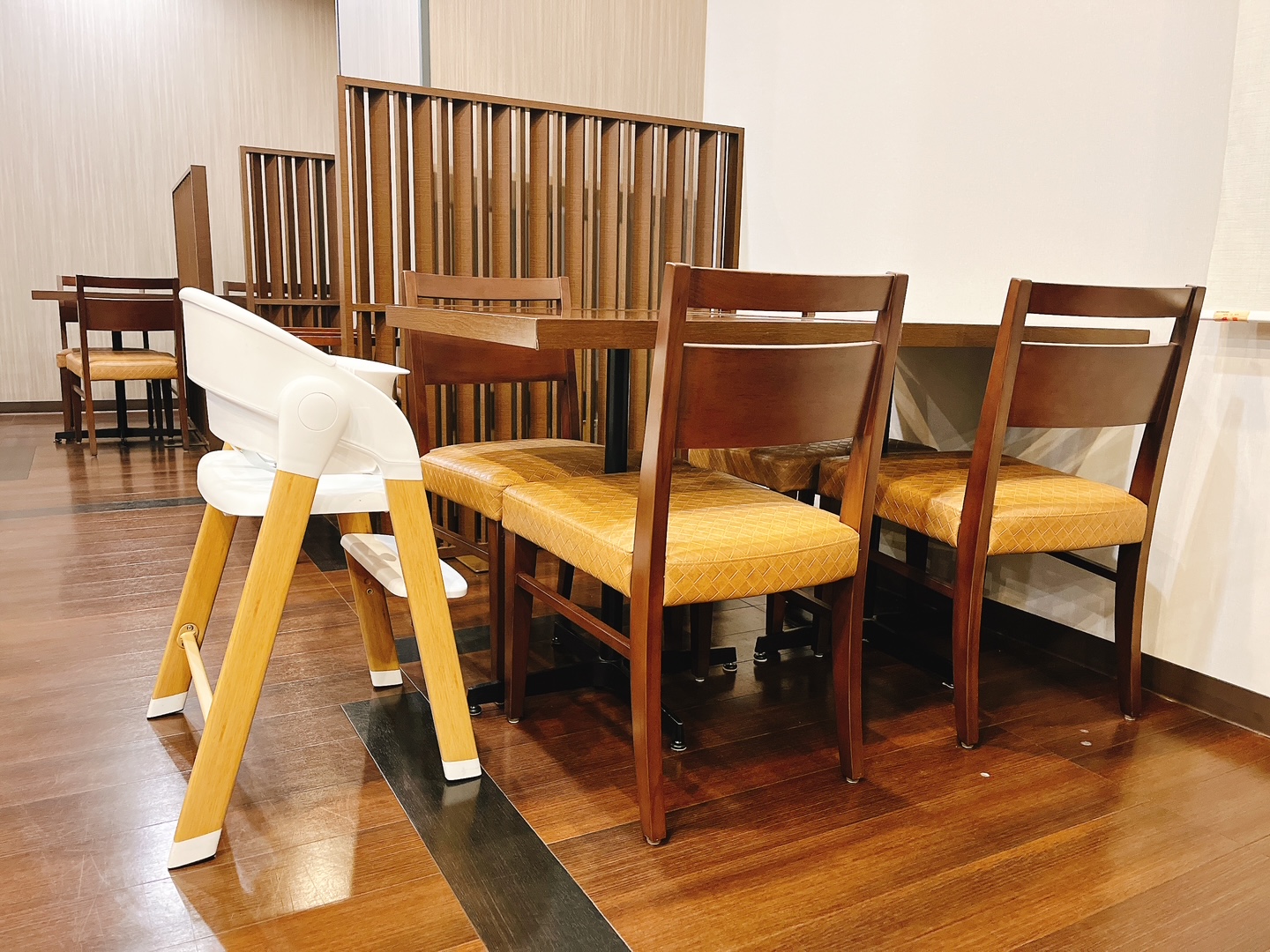 お子様用イスもご用意しております。