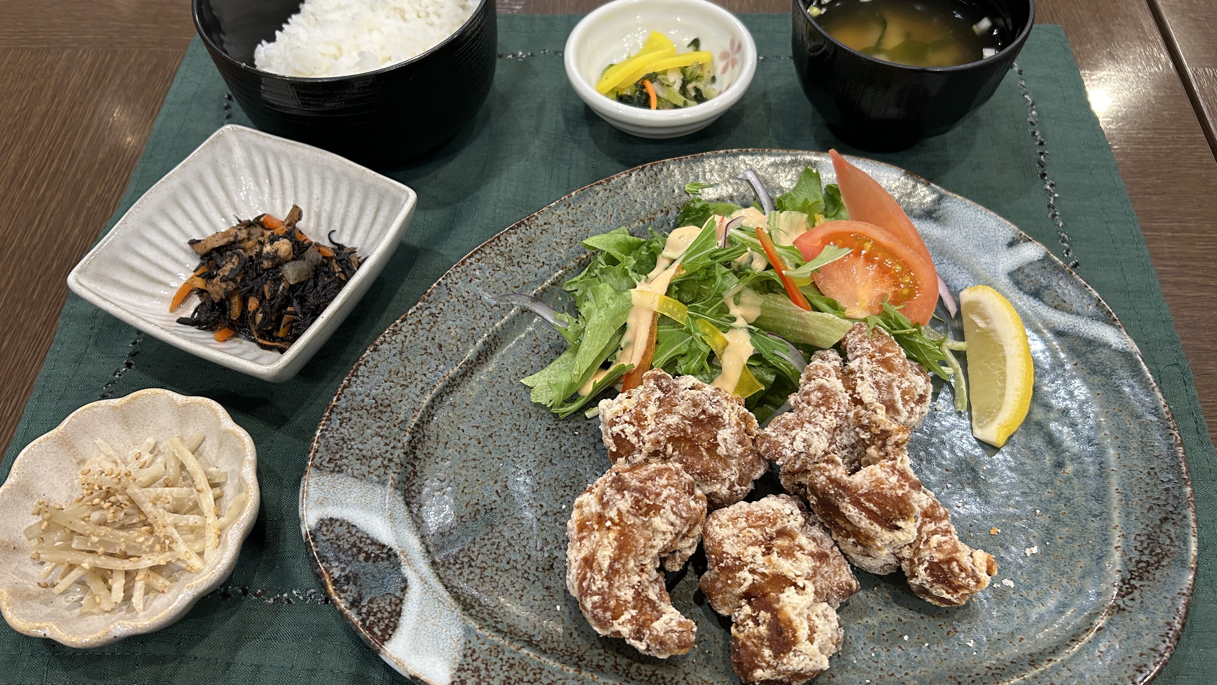 【花々亭】日替わり定食付プラン・メニュー例「唐揚げ定食」