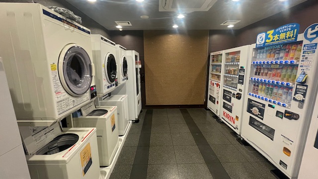 1階自動販売機・コインランドリーコーナー