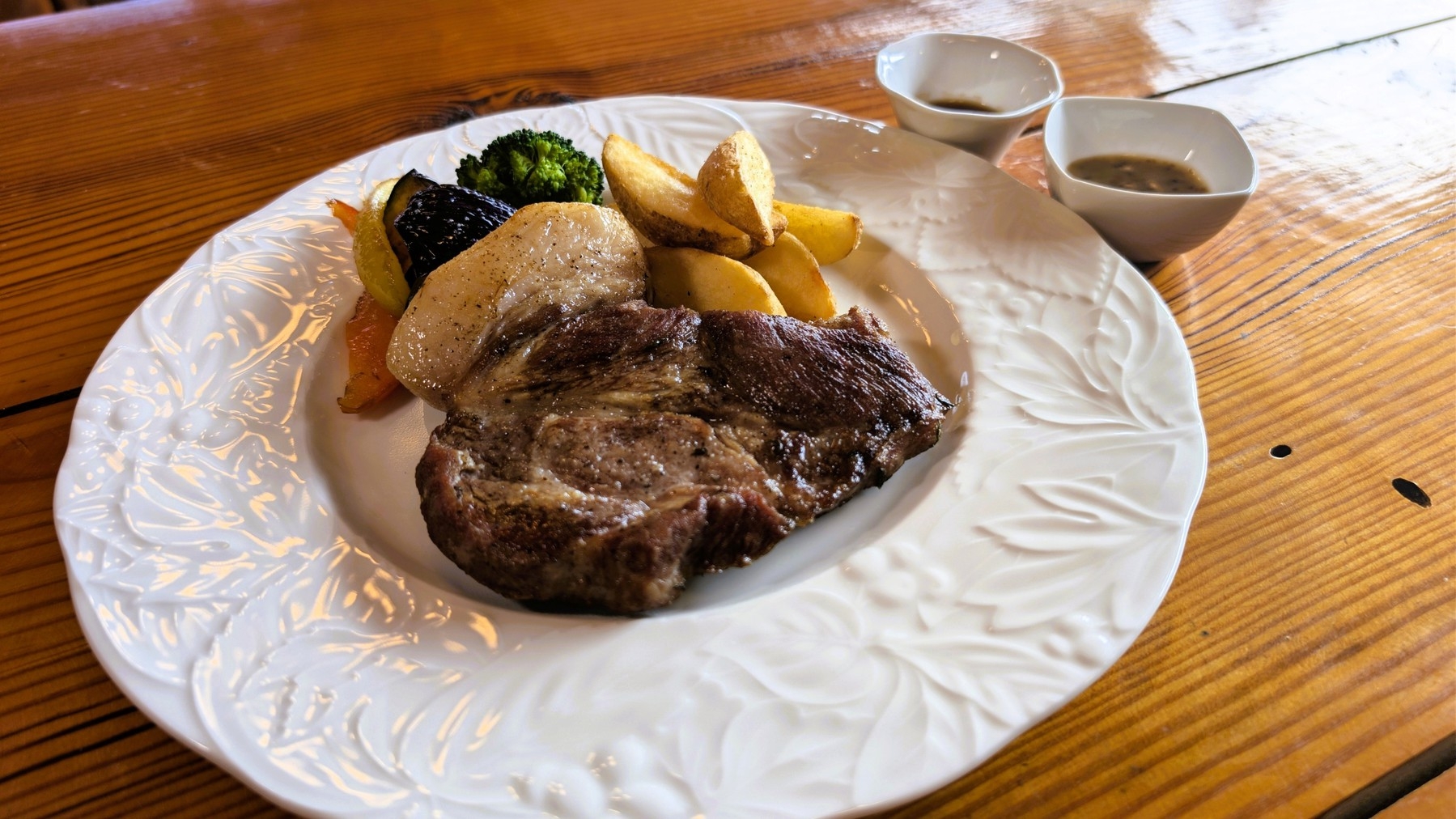 【国産やまゆりポークのコンフィ】見た目の重厚さからは想像が出来ないお肉の柔らかさ★