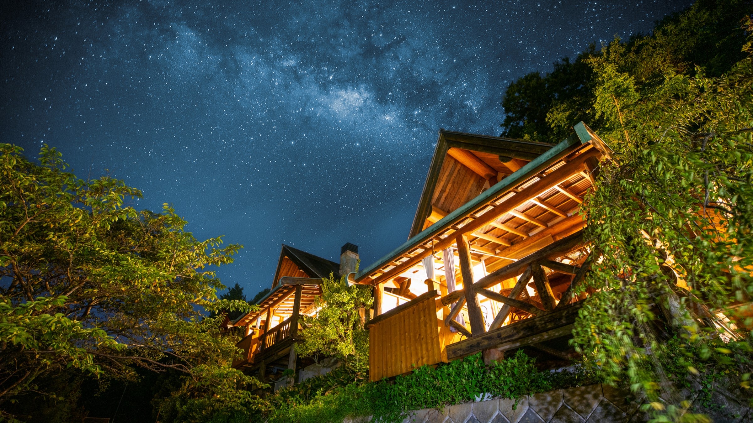 空気が澄んだ日は、星空を浴びるような感覚を味わえます。