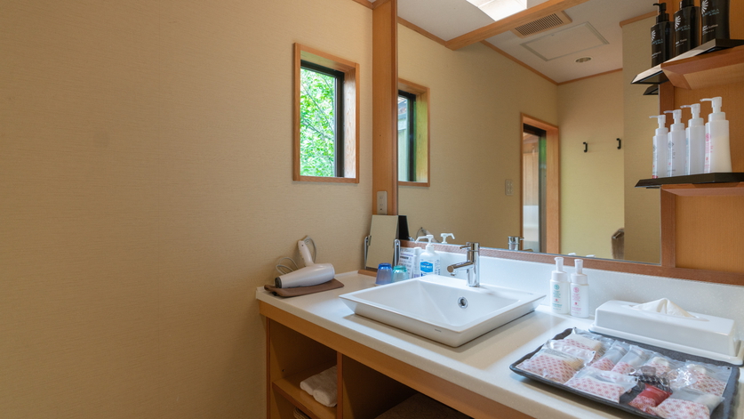 【離れ室生 庭園と竹林一望 】源泉掛流し露天風呂 檜＋伊豆石