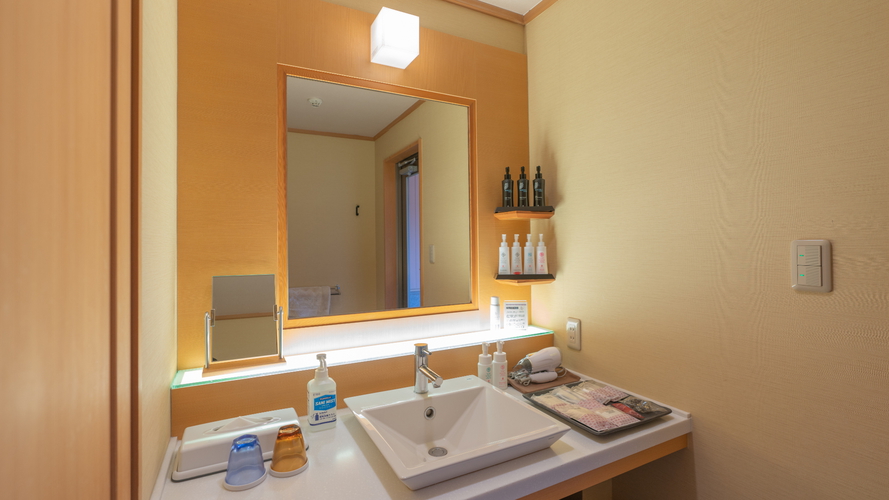 【和風庭園一望 2階和洋室】源泉掛流し半露天風呂