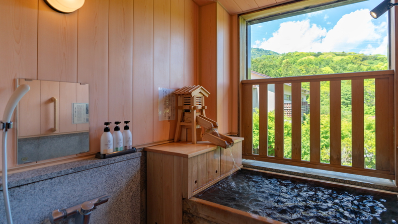 【和風庭園一望 2階和洋室】源泉掛流し半露天風呂